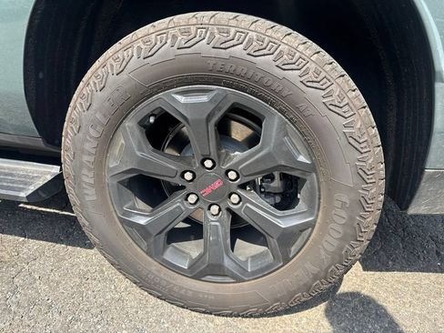 Used 2025 GMC Yukon XL AT4 w/ AT4 Premium Package AWD/4WD image 27