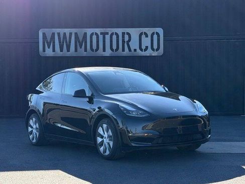 Used 2023 Tesla Model Y Long Range AWD/4WD image 1
