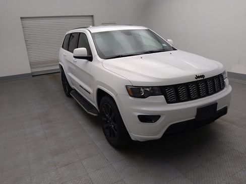Used 2019 Jeep Grand Cherokee Altitude image 13
