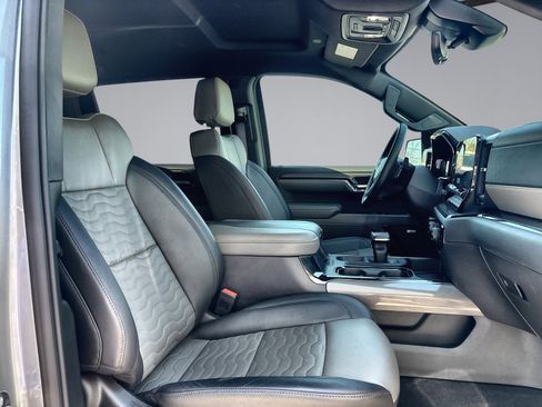 Used 2024 Chevrolet Silverado 1500 ZR2 w/ Technology Package image 35