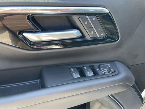 Used 2025 Chevrolet Tahoe LT AWD/4WD image 11