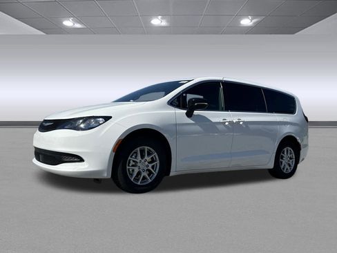 New 2026 Chrysler Voyager LX image 3