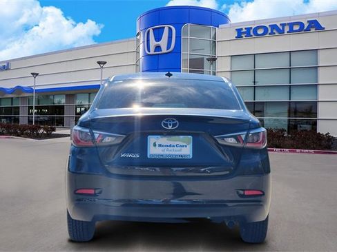 Used 2019 Toyota Yaris L image 5