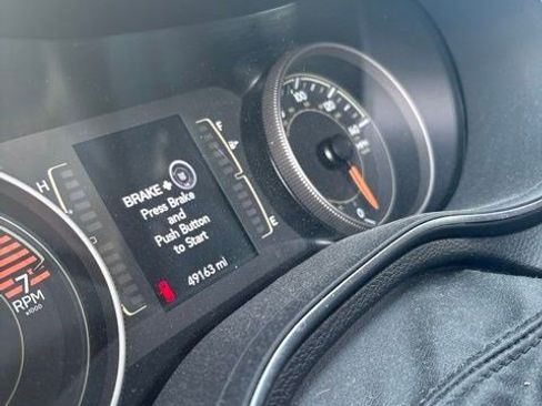 Used 2019 Jeep Cherokee Latitude Plus w/ Comfort/Convenience Group AWD/4WD image 5