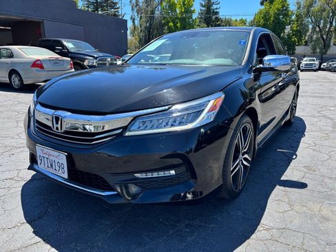 Used 2016 Honda Accord Touring image 8