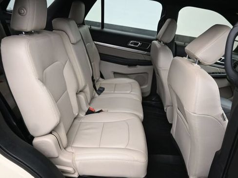 Certified 2018 Ford Explorer XLT w/ Equipment Group 202A AWD/4WD image 8