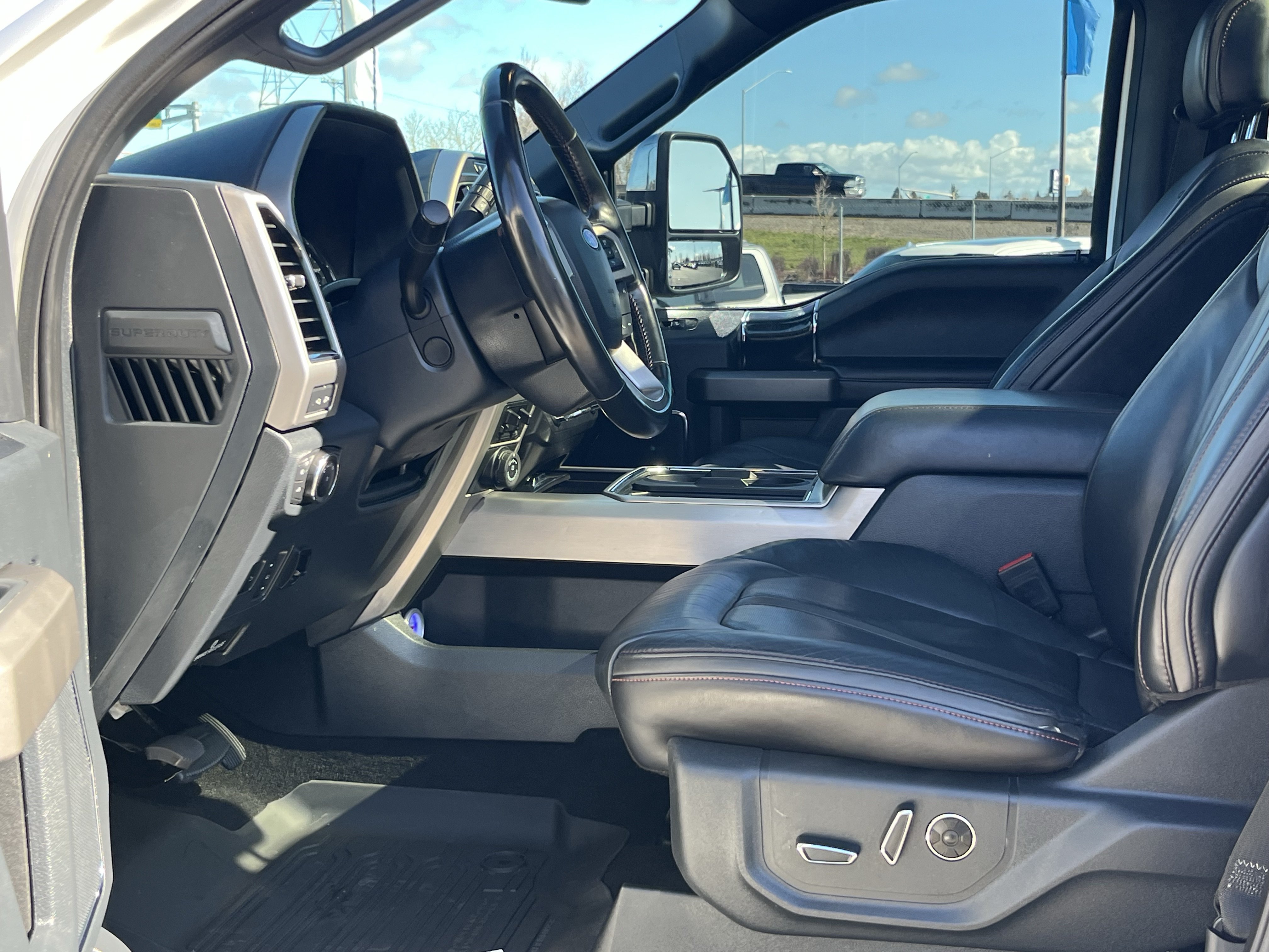 Used 2022 Ford F350 Platinum w/ FX4 Off-Road Package AWD/4WD image 12