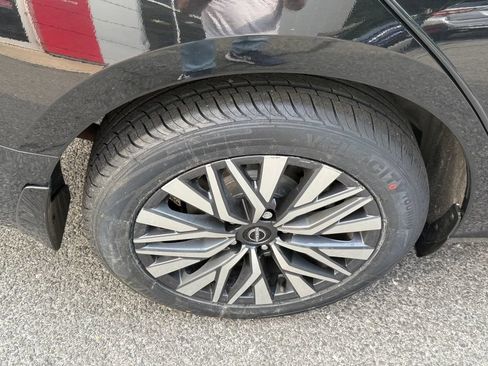 Used 2023 Nissan Altima 2.5 SR AWD/4WD image 12