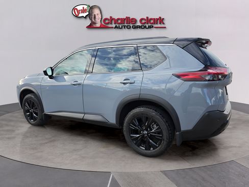 Used 2023 Nissan Rogue SV w/ SV Premium B Package FWD image 4