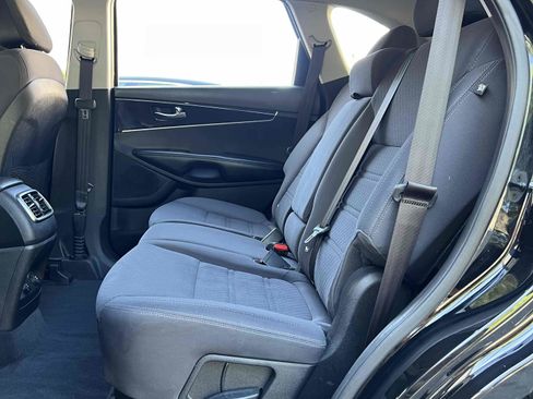 Used 2016 Kia Sorento FWD image 31