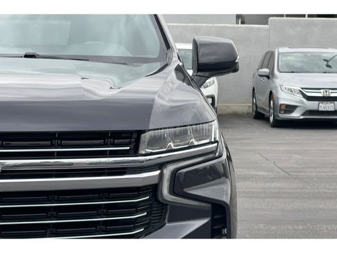 Used 2022 Chevrolet Suburban LT w/ Luxury Package image 53