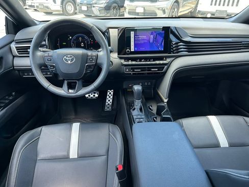 Used 2025 Toyota Camry SE w/ Convenience Package FWD image 16
