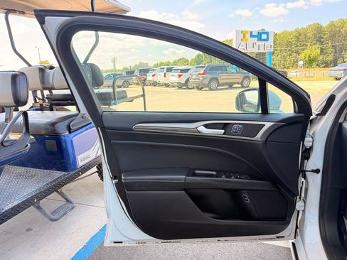 Used 2018 Ford Fusion SE w/ Equipment Group 602A FWD image 13