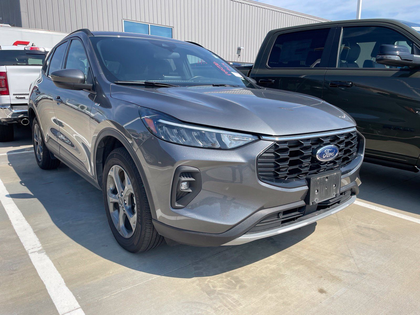 Used 2025 Ford Escape ST-Line Select AWD/4WD image 3
