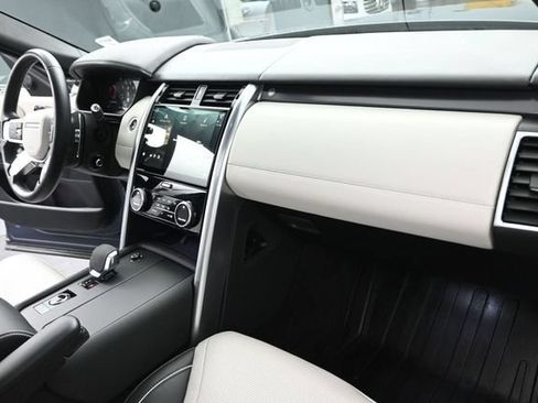 Used 2024 Land Rover Discovery Metropolitan Edition AWD/4WD image 31