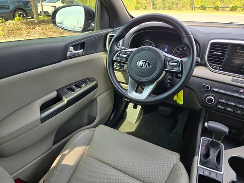 Used 2021 Kia Sportage S FWD image 9