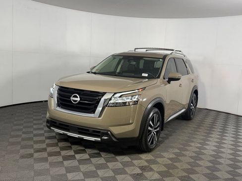 Used 2024 Nissan Pathfinder Platinum w/ Cargo Package AWD/4WD image 9