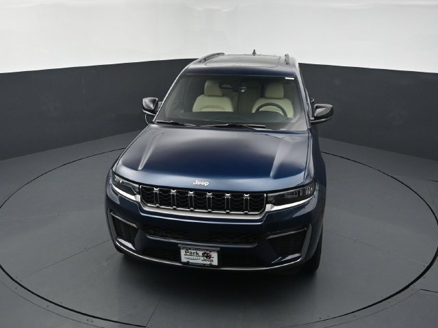 New 2026 Jeep Grand Cherokee Limited w/ Trailer Tow Package AWD/4WD image 13