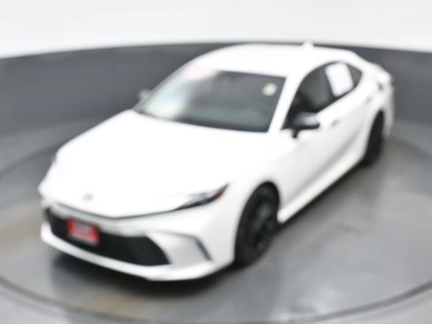 Used 2025 Toyota Camry LE w/ Convenience Package image 36