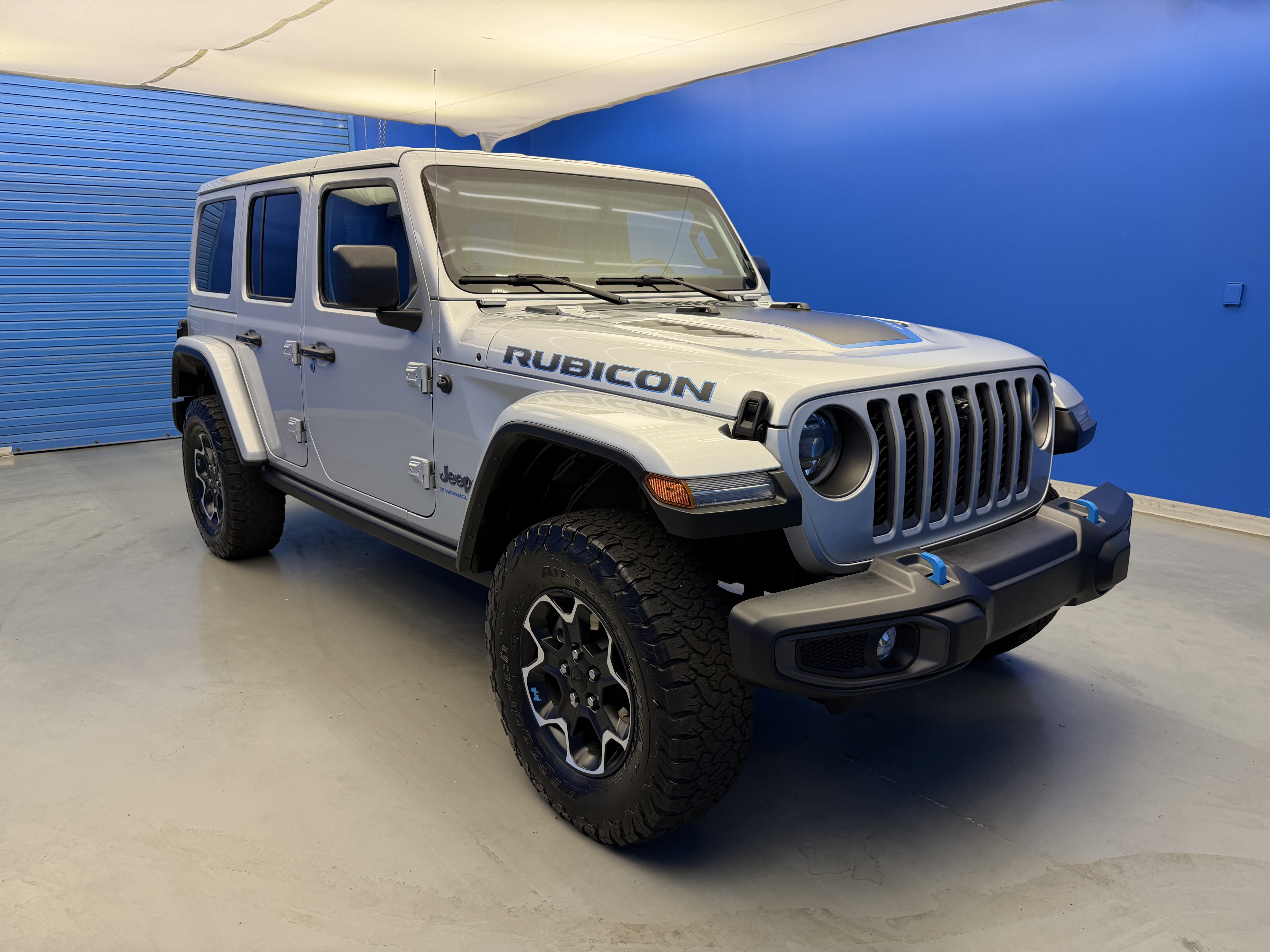 Used 2023 Jeep Wrangler Unlimited Rubicon 4xe w/ Cold Weather Group AWD/4WD image 2