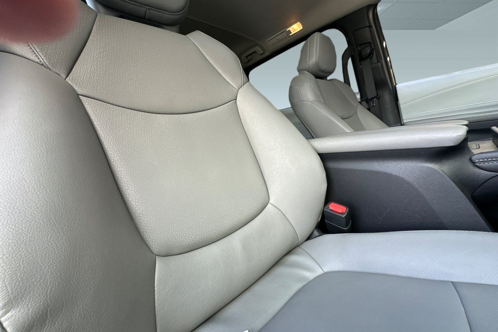 Used 2026 Toyota Sienna XLE FWD image 26