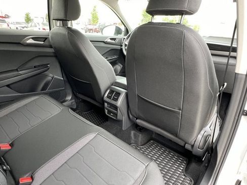 New 2025 Volkswagen Taos SE image 30