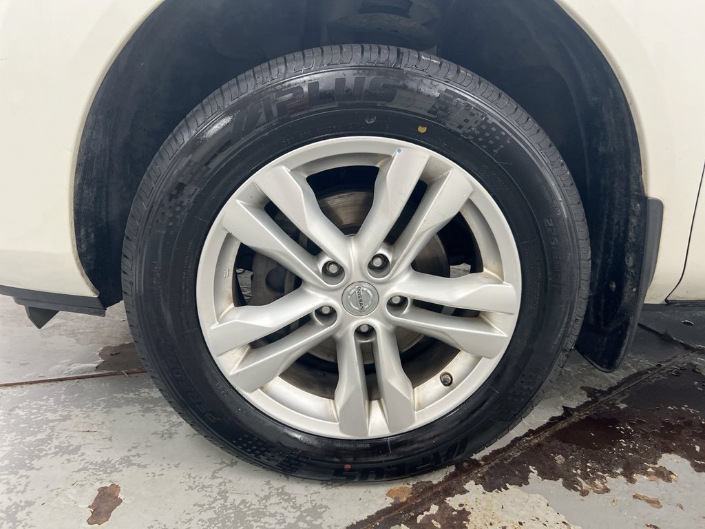 Used 2013 Nissan Rogue SV AWD/4WD image 26