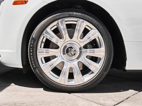 Used 2018 Rolls-Royce Dawn RWD image 3