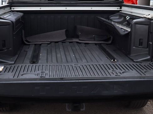 Used 2020 Nissan Titan SV w/ SV Convenience Package image 24