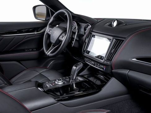 Used 2024 Maserati Levante GT Ultima image 45