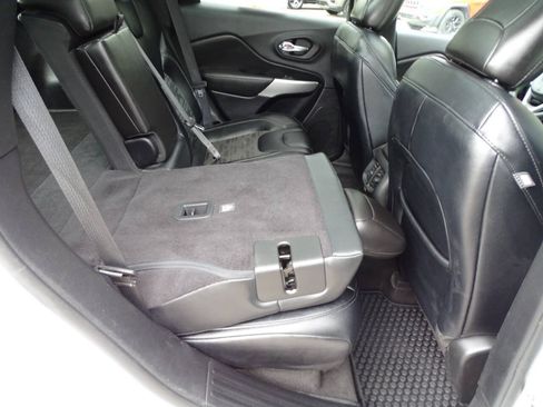 Used 2022 Jeep Cherokee 4WD Latitude Lux image 37