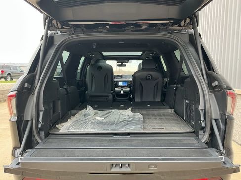 Used 2025 Lincoln Navigator L Reserve w/ Jet Appearance Package AWD/4WD image 23