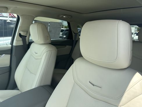 Used 2021 Cadillac XT5 Premium Luxury w/ LPO, Premium Carpet Package image 13