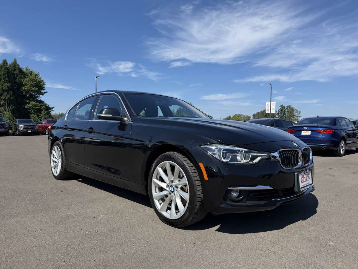 Used 2017 BMW 330i xDrive Sedan AWD/4WD image 2