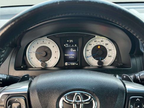 Used 2016 Toyota Camry SE image 24