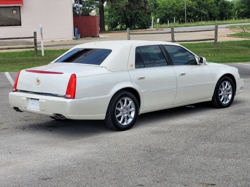 Used 2010 Cadillac DTS Luxury FWD image 5