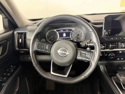 Used 2023 Nissan Pathfinder SL AWD/4WD image 9