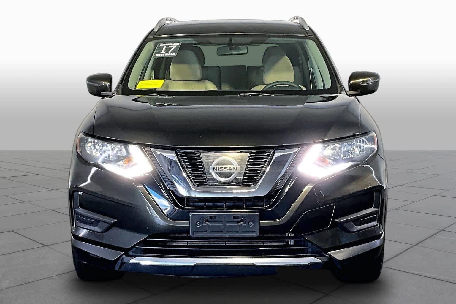 Used 2017 Nissan Rogue SV AWD/4WD image 4