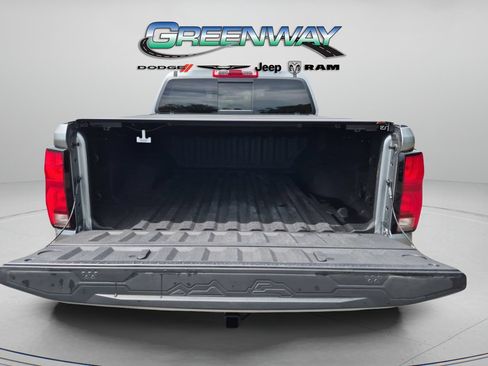 Used 2024 Chevrolet Colorado Z71 w/ Z71 Convenience Package 2 AWD/4WD image 5