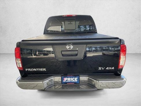 Used 2015 Nissan Frontier SV image 6