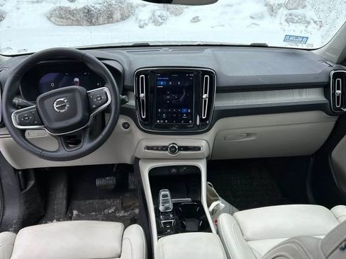 Used 2023 Volvo XC40 B5 Plus w/ Climate Package image 12