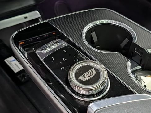 Certified 2024 Cadillac Lyriq Luxury AWD/4WD image 27