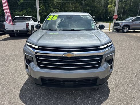 Used 2025 Chevrolet Traverse LT FWD image 11