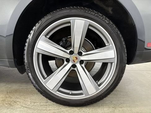 Certified 2024 Porsche Macan AWD/4WD image 14