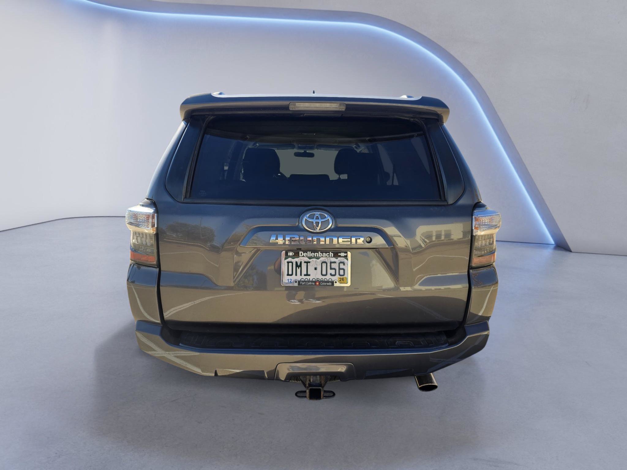 Used 2016 Toyota 4Runner SR5 AWD/4WD image 4