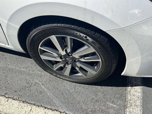 Used 2025 Nissan Versa SV image 5