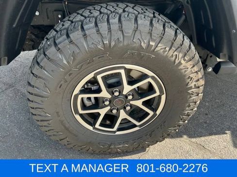 Used 2025 Jeep Gladiator Rubicon AWD/4WD image 6