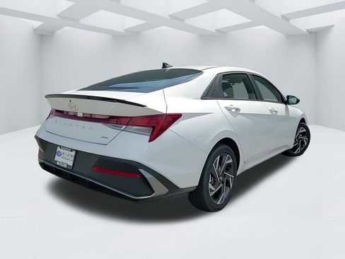 New 2025 Hyundai Elantra SEL image 5