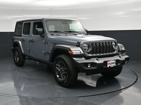 Used 2025 Jeep Wrangler Unlimited Sport AWD/4WD image 5