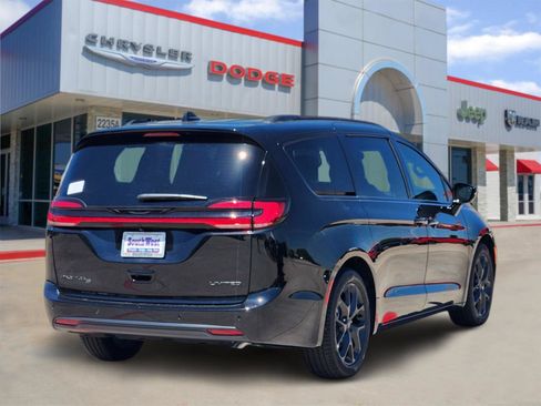New 2027 Chrysler Pacifica Limited w/ Family Tech Group FWD image 5